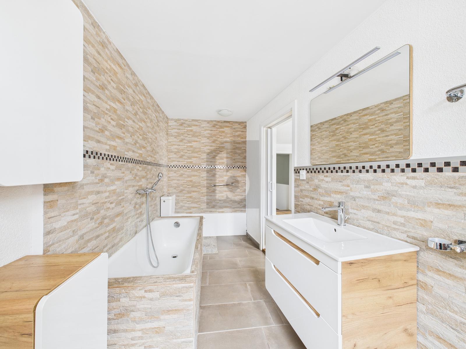 EXKLUSIV UND FRISCH SANIERT - 2