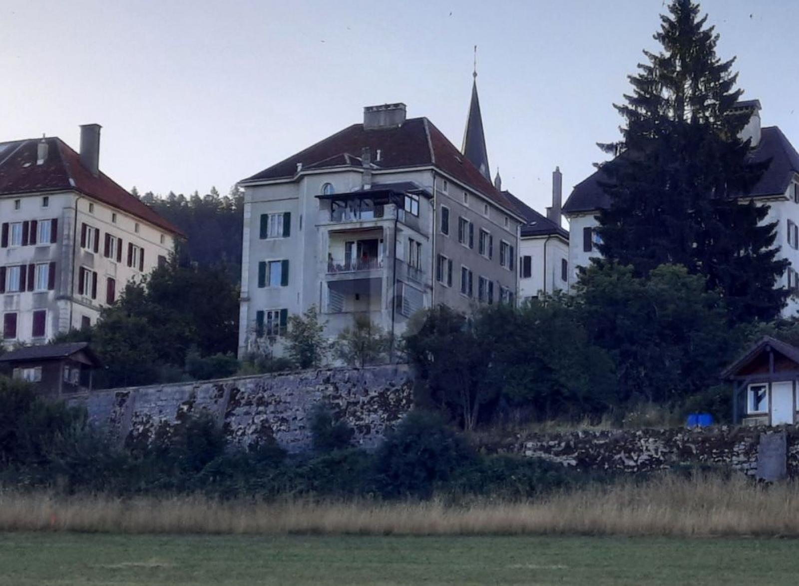 MODERNE VUE IMPRENABLE SUR LES MONTAGNES - 0