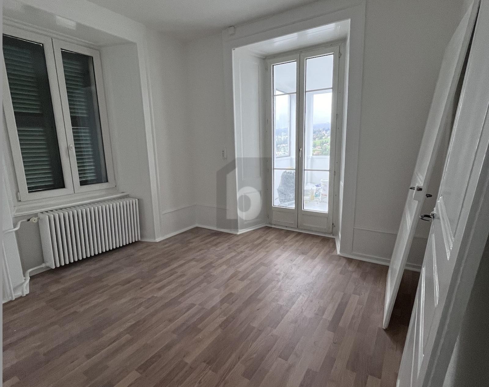 MODERNE VUE IMPRENABLE SUR LES MONTAGNES - 1