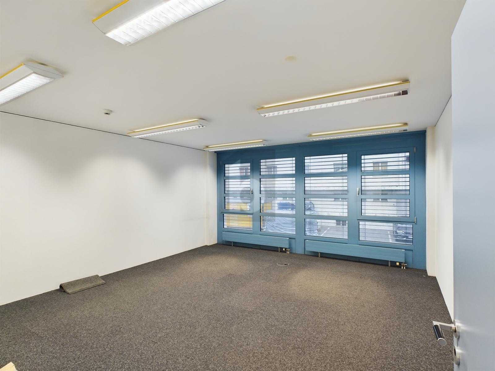 HELL UND GROSSZÜGIG, IN VERSCHIEDENEN GRÖSSEN - 1