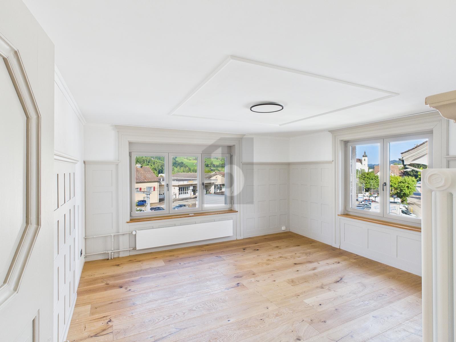 GROSSZÜGIG UND NEU RENOVIERT - 0