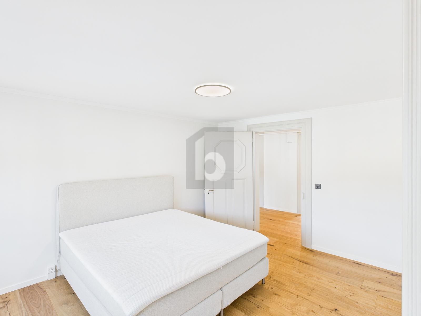 GROSSZÜGIG UND NEU RENOVIERT - 2