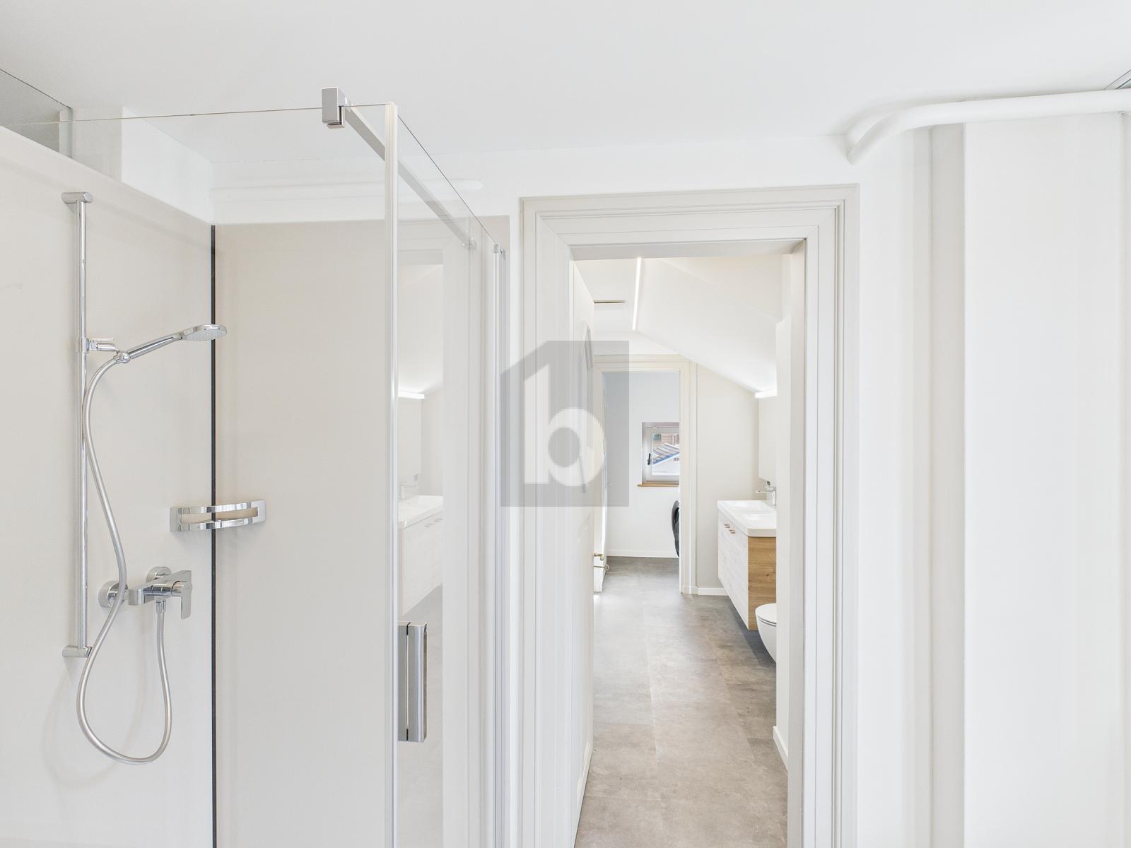 GROSSZÜGIG UND NEU RENOVIERT - 3