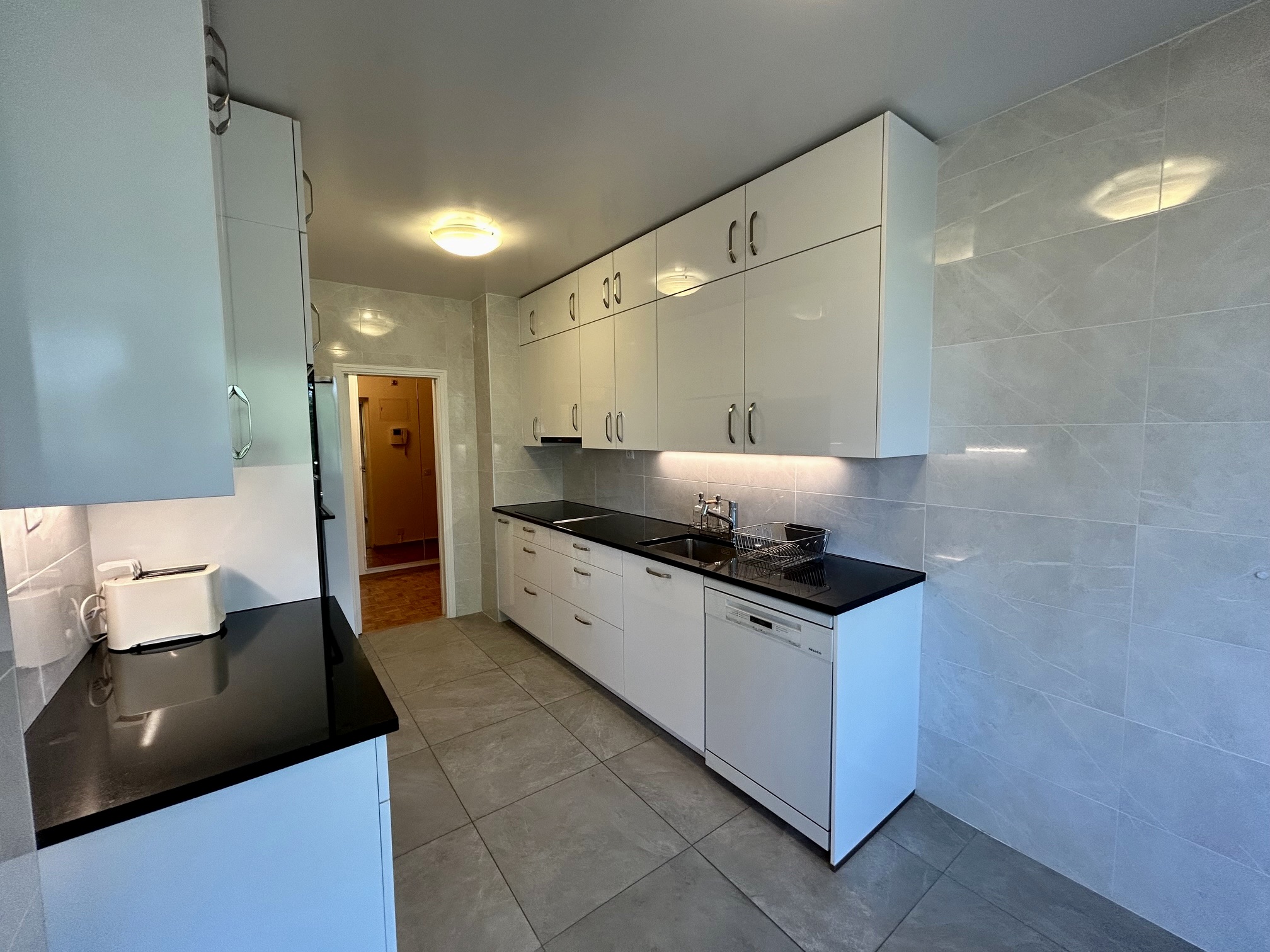 Beautiful furnished apartment in luxury residence with pools - 4