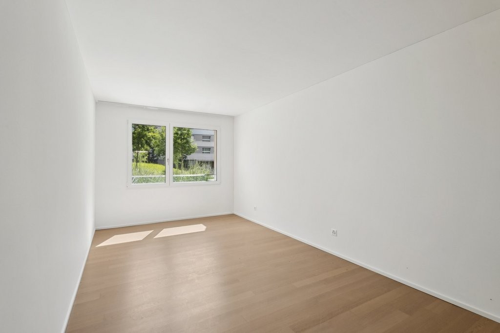 Affittiamo luminoso e moderno 4.5 locali con giardino privato - 4