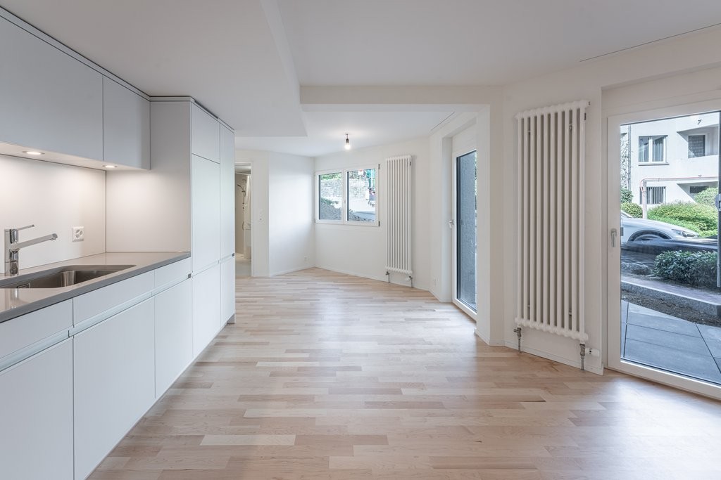 Lichtdurchflutete Parterre Wohnung in Zürich - 1