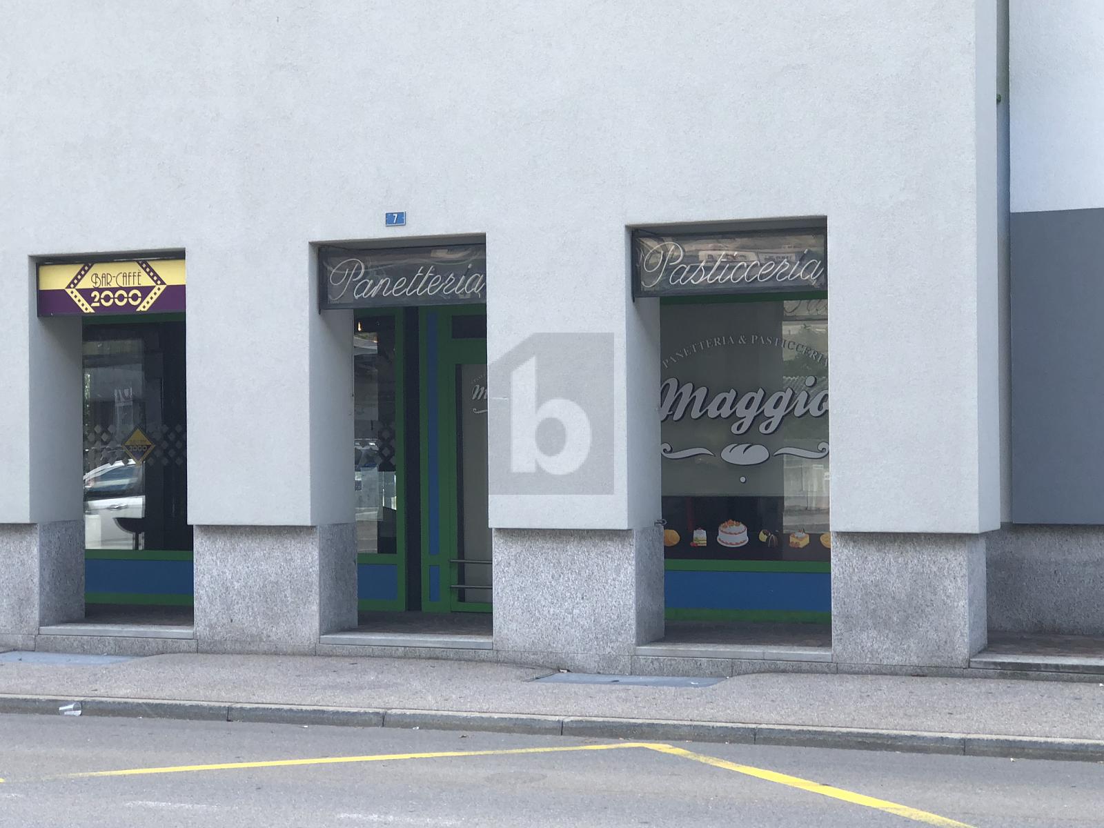 NEGOZIO IN POSIZIONE CENTRALE - 1