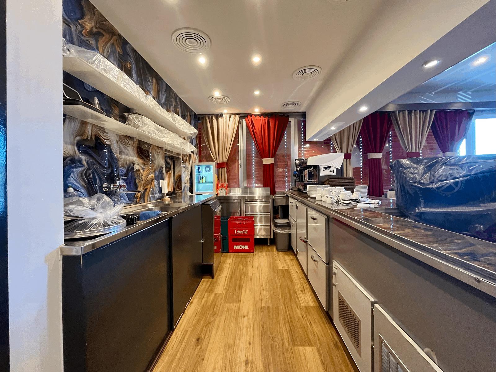 FRISCH RENOVIERT MIT GROSSER TERRASSE - 2