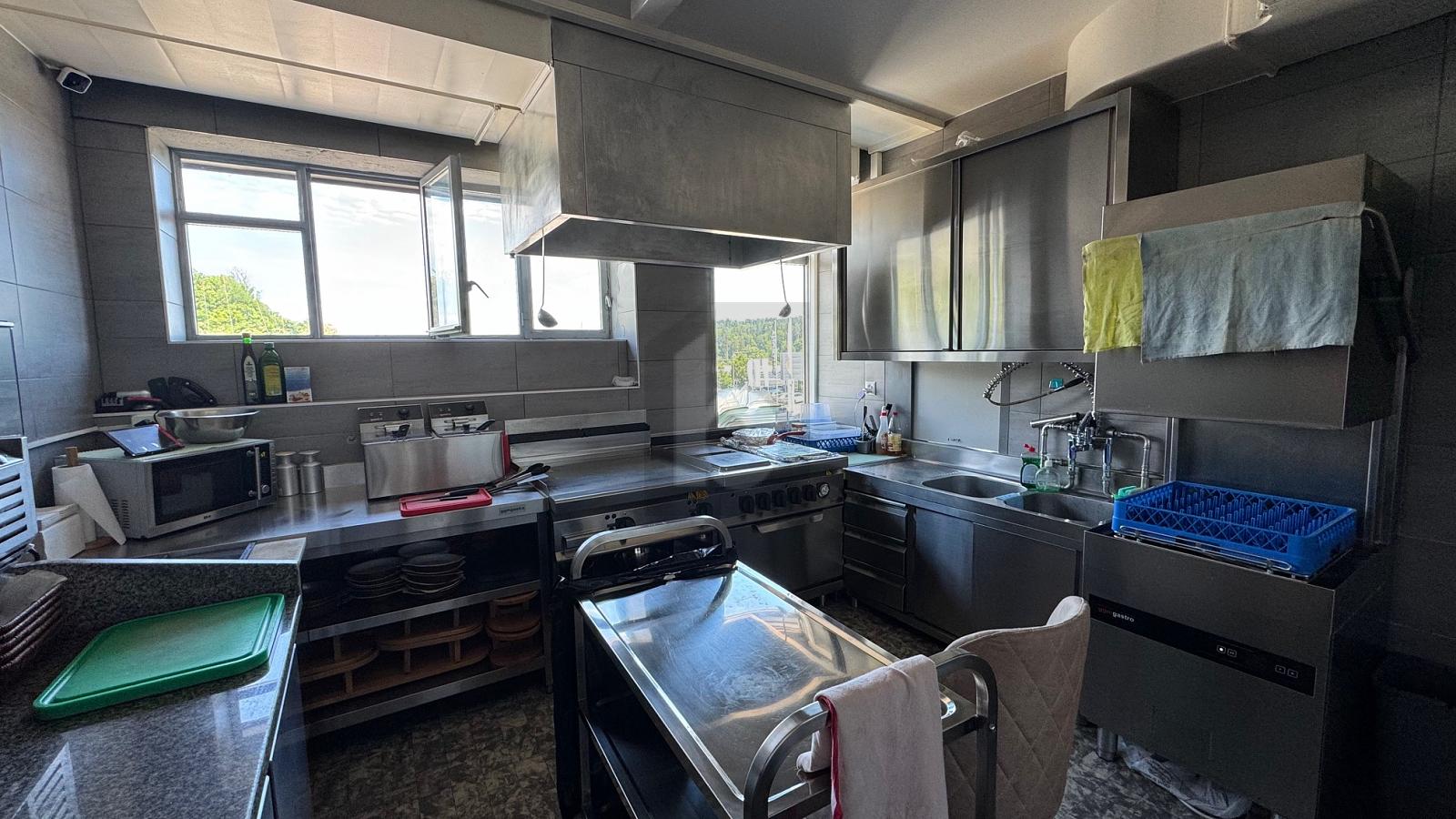 FRISCH RENOVIERT MIT GROSSER TERRASSE - 4