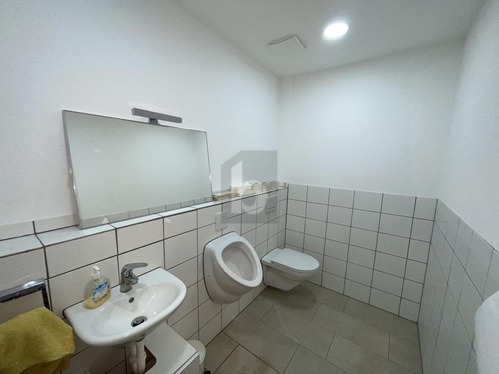 REPRÄSENTATIVE GEWERBEFLÄCHE MIT LAGER - 4