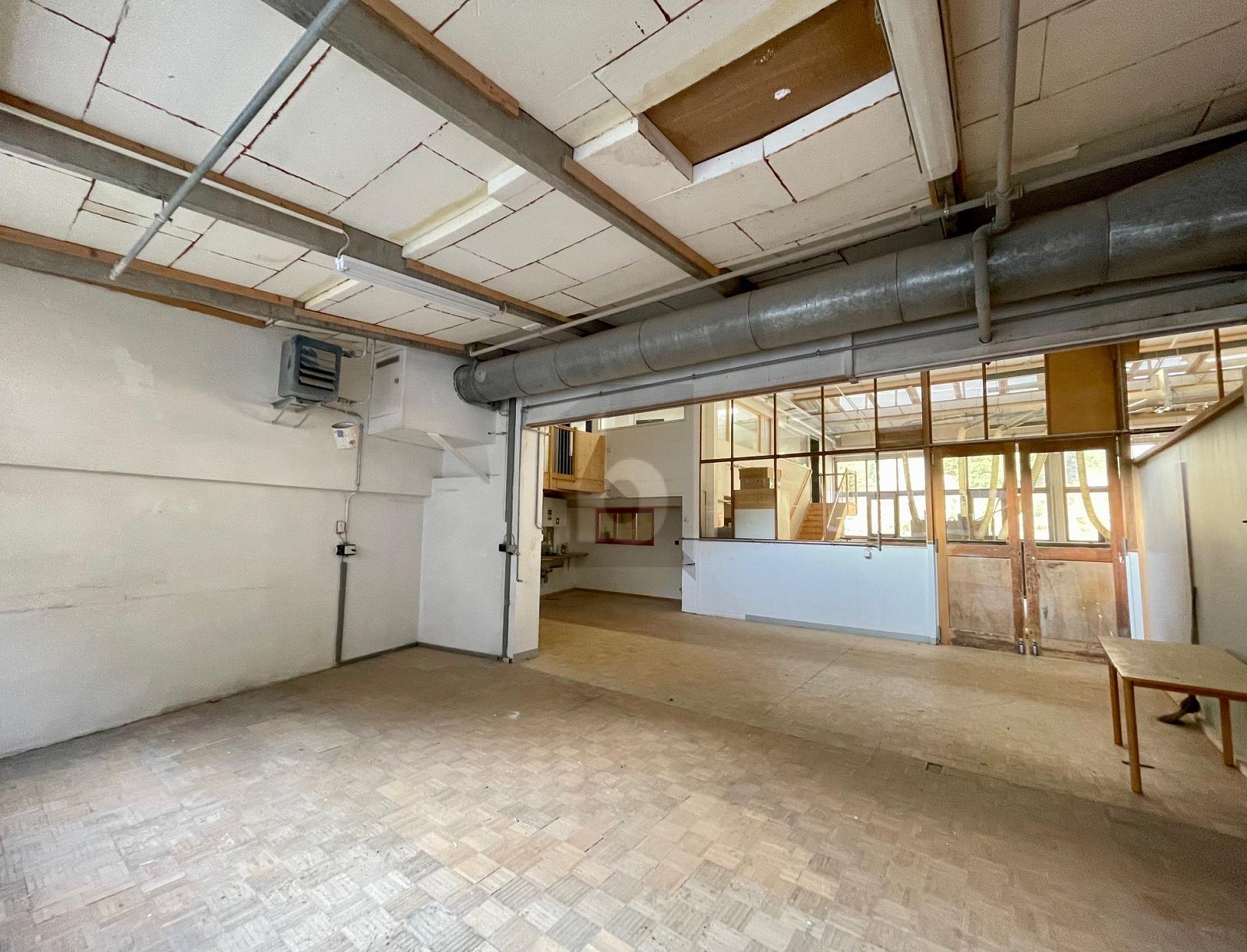 ATELIER SPACIEUX PROCHE DU CENTRE - 0