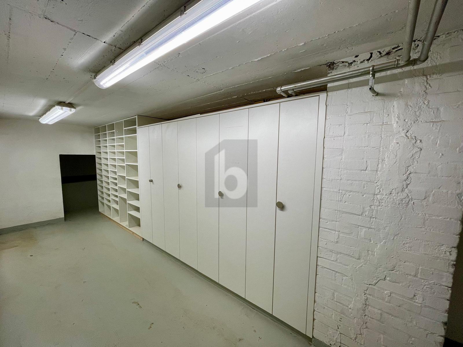 ATELIER SPACIEUX PROCHE DU CENTRE - 1