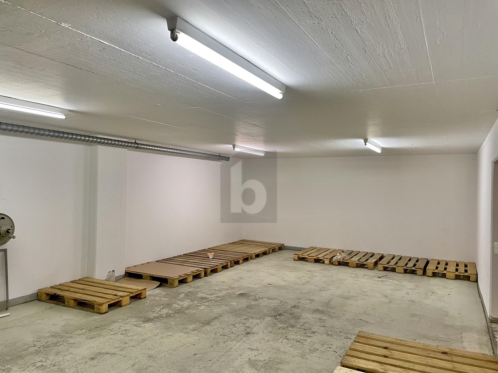 VIEL PLATZ, AN ZENTRALER LAGE - 0