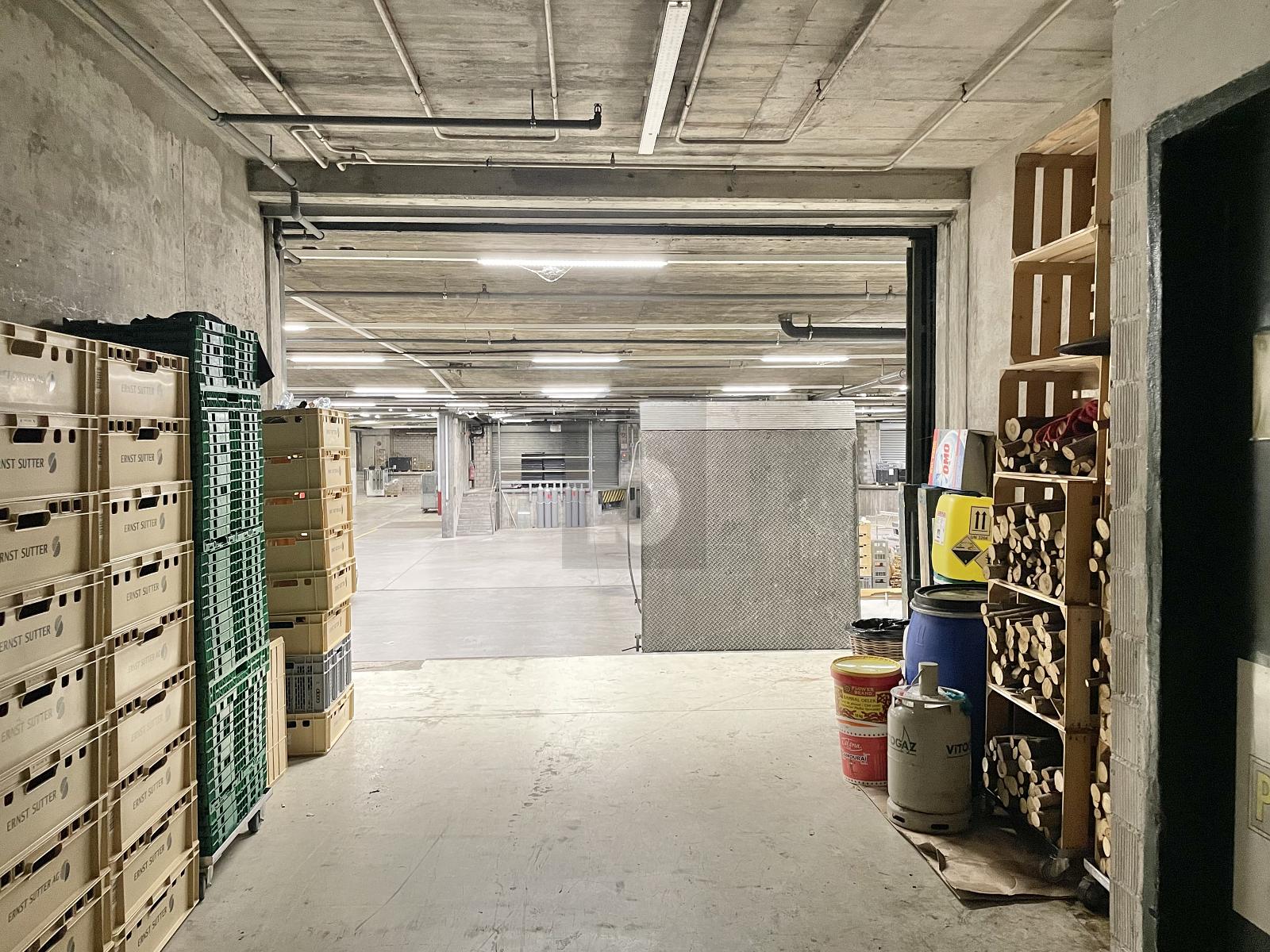 VIEL PLATZ, AN ZENTRALER LAGE - 1