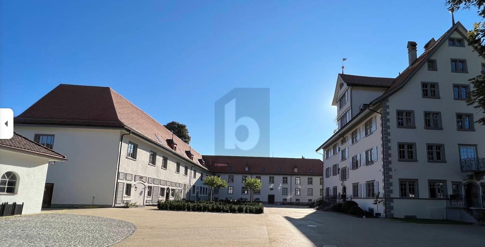 KÖNIGLICH IM SCHLOSS WOHNEN - 0