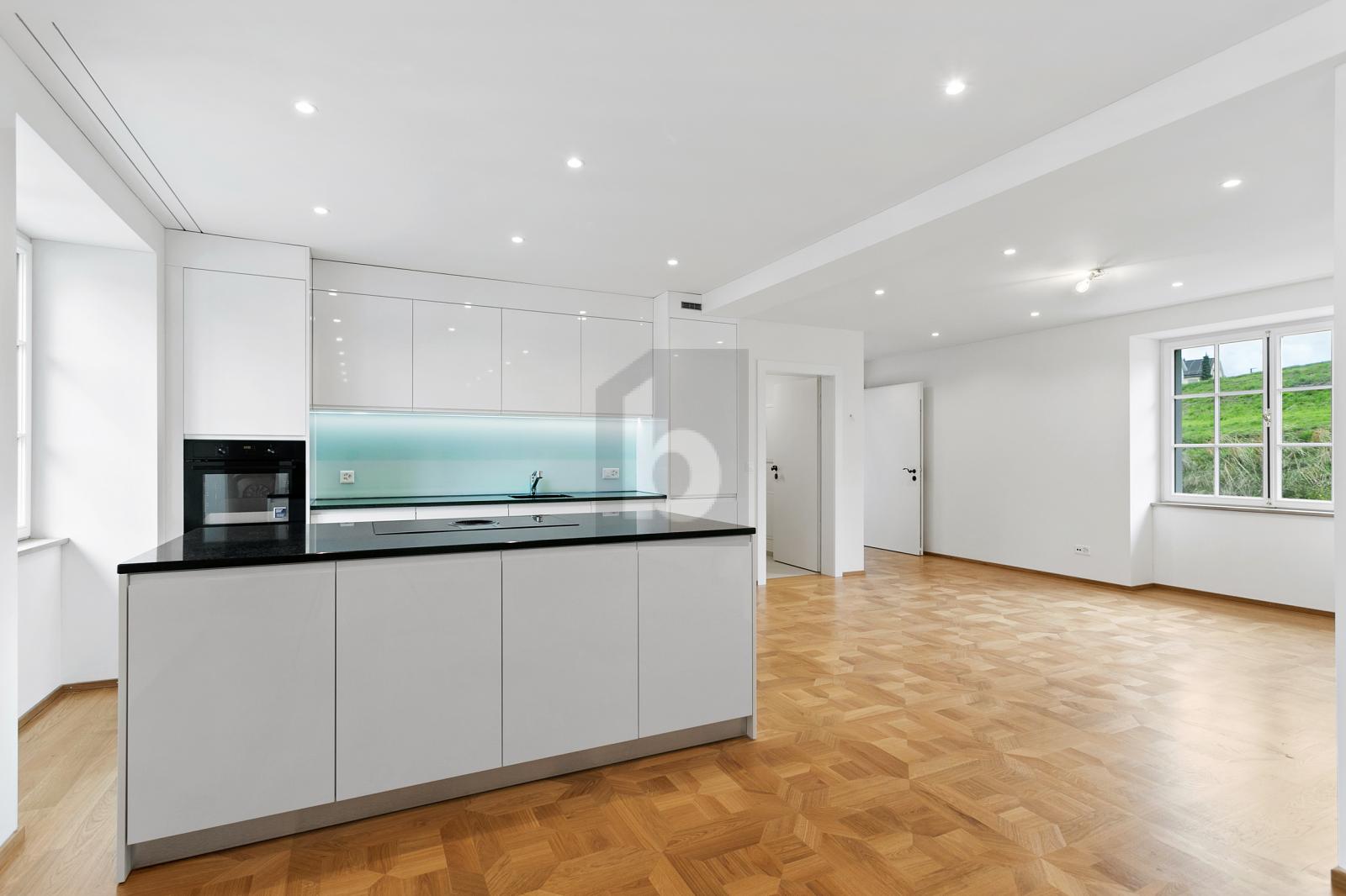 KÖNIGLICH IM SCHLOSS WOHNEN - 1