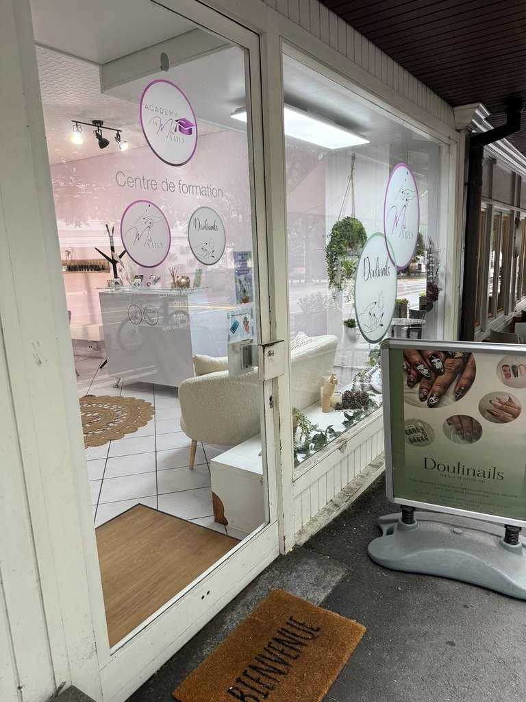 Surface commerciale à louer au centre-ville de Sion - 1