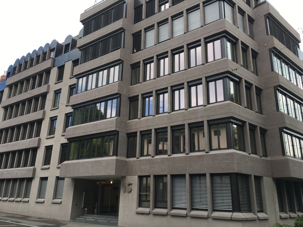 Einstellplätze / Elektroparkplätze / Motorradplätze Nähe Zürich-Enge - 0