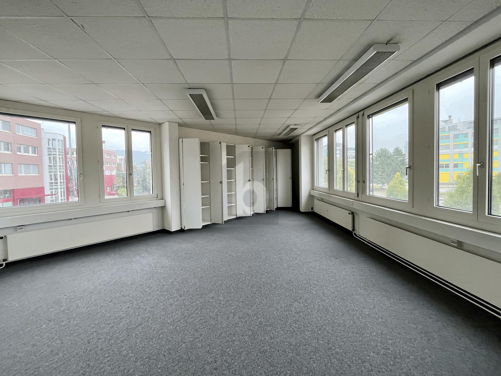 HELL UND MODERN, NÄHE BAHNHOF - 3