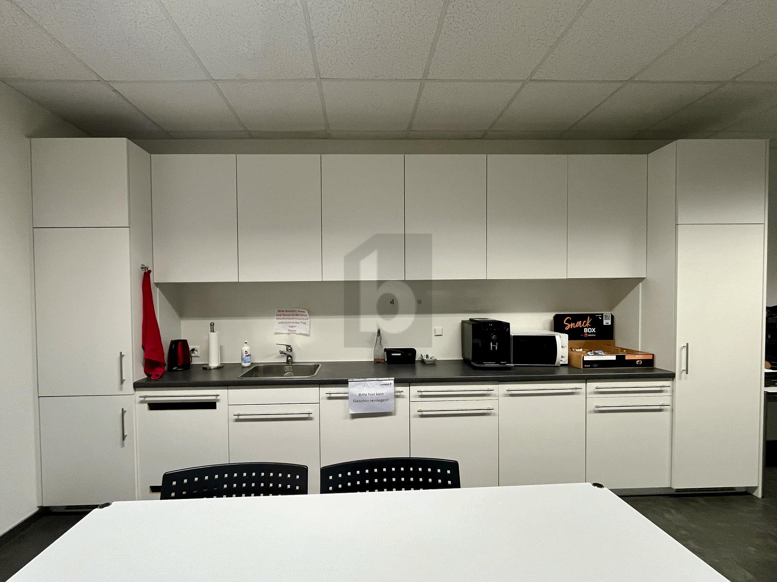 HELL UND MODERN, NÄHE BAHNHOF - 4