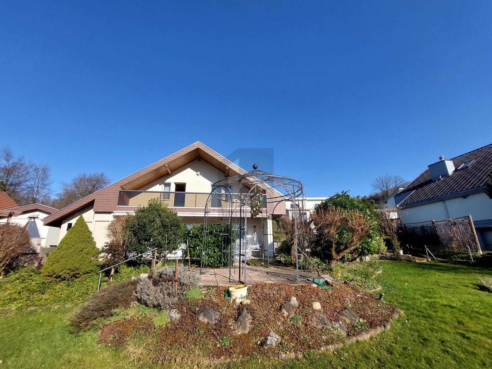 EIN ZUHAUSE FÜR GARTENFREUNDE UND NATURLIEBHABER - 0