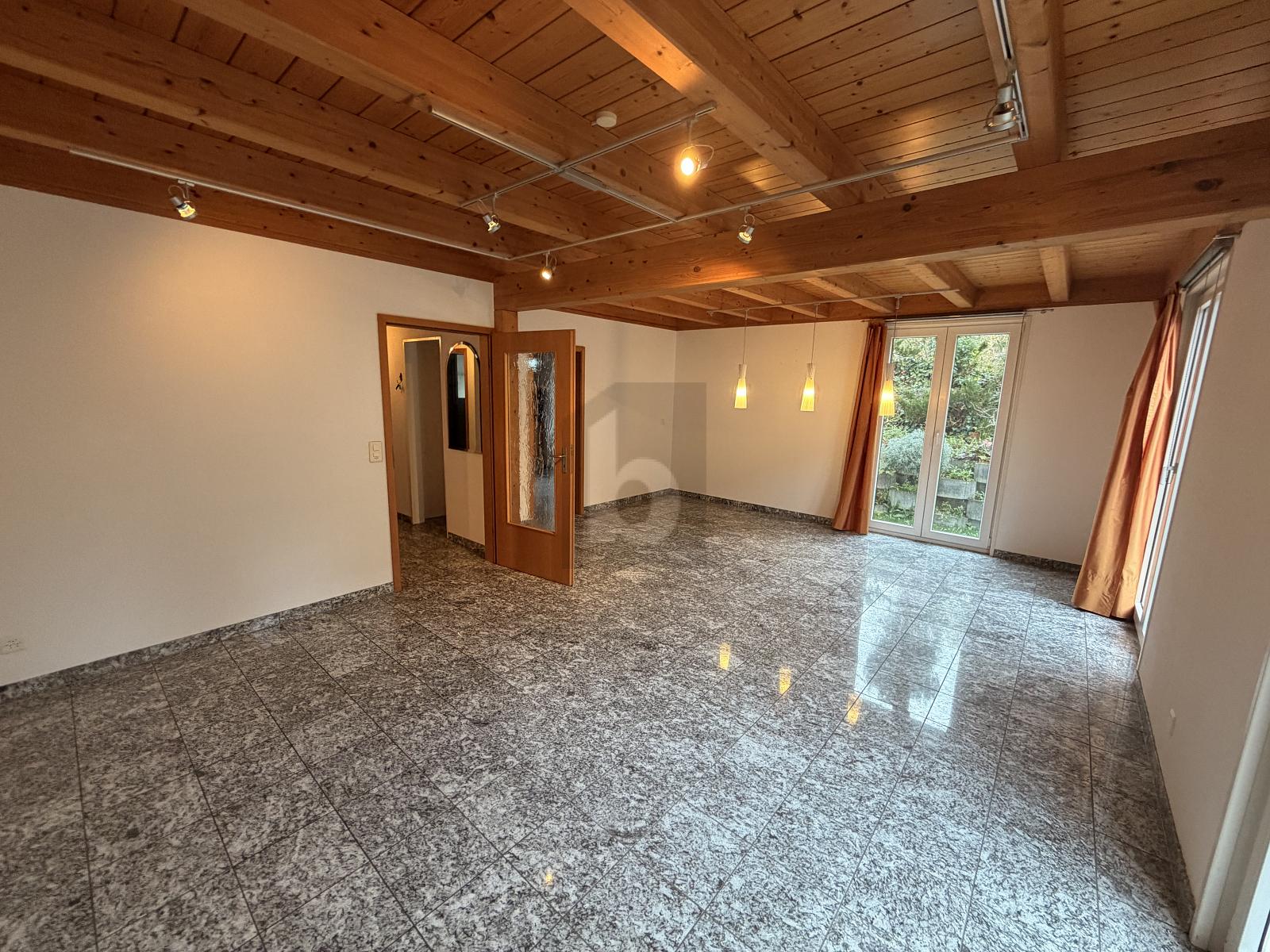 FAMILIENFREUNDLICHES DOPPELEINFAMILIENHAUS - 1