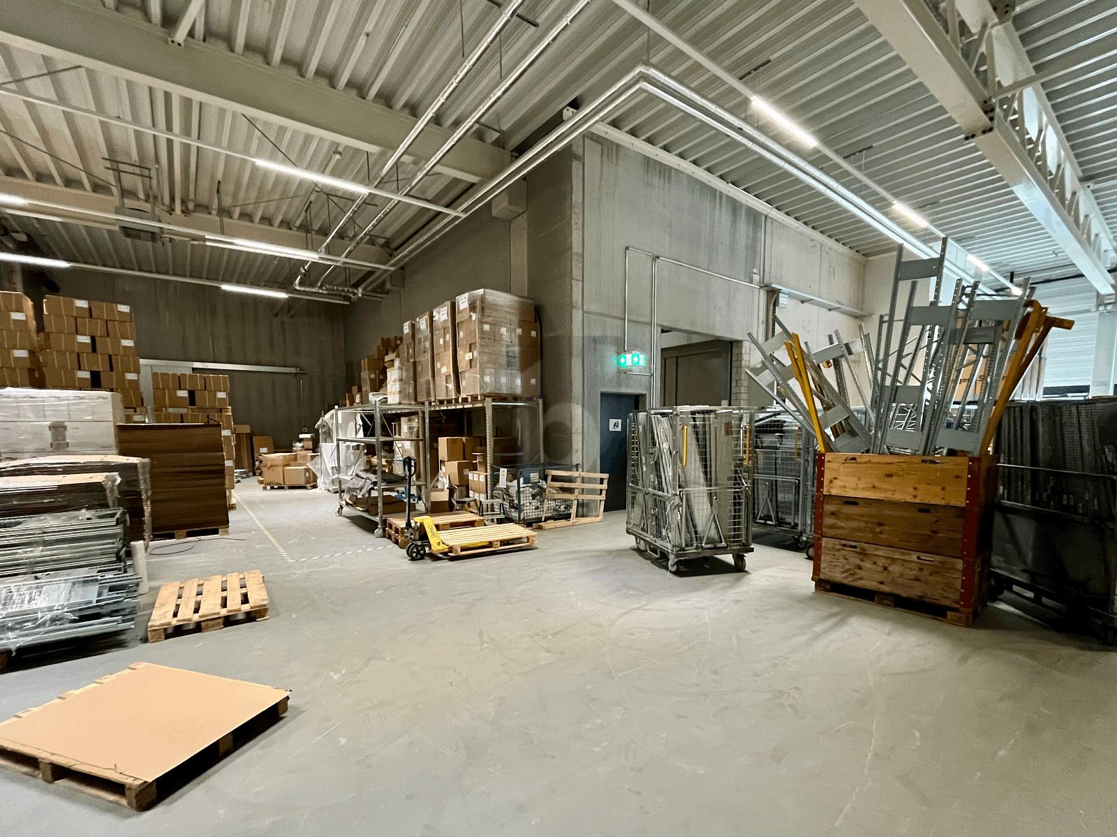 HELL MIT VIEL PLATZ - 2