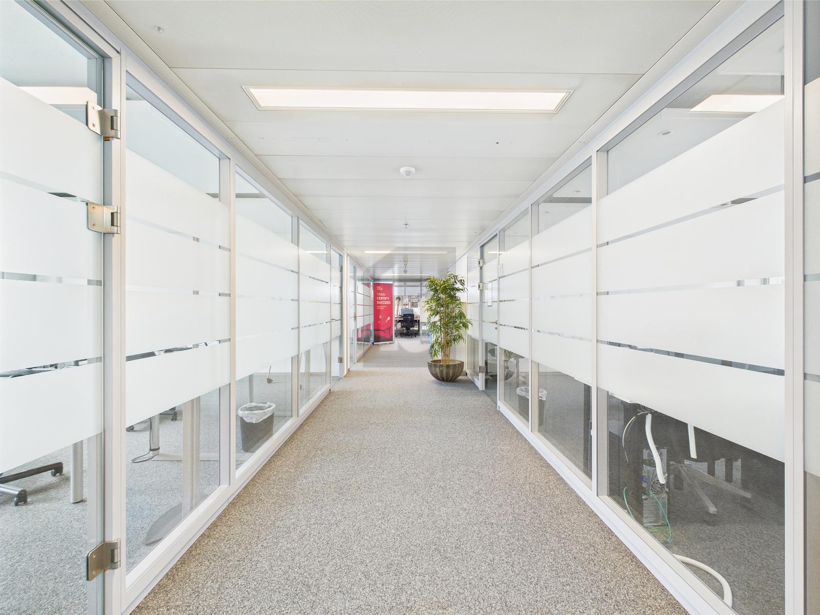 MODERN AN TOP LAGE - 1