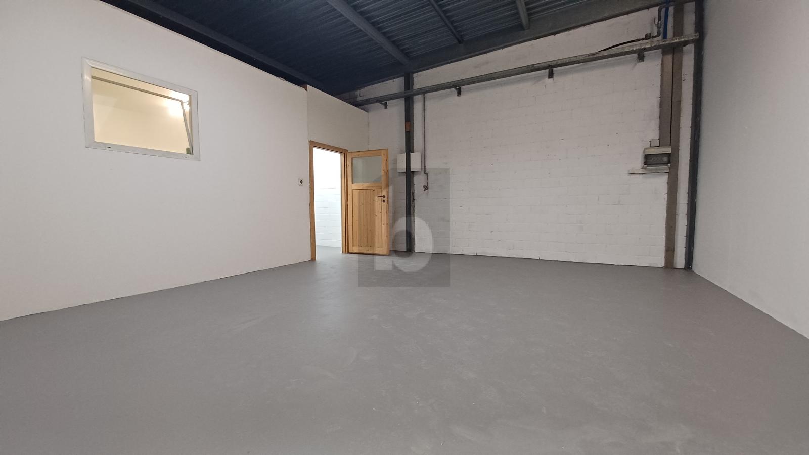 LAGERFLÄCHE MIT VIELEN NUTZUNGSMÖGLICHKEITEN - 2