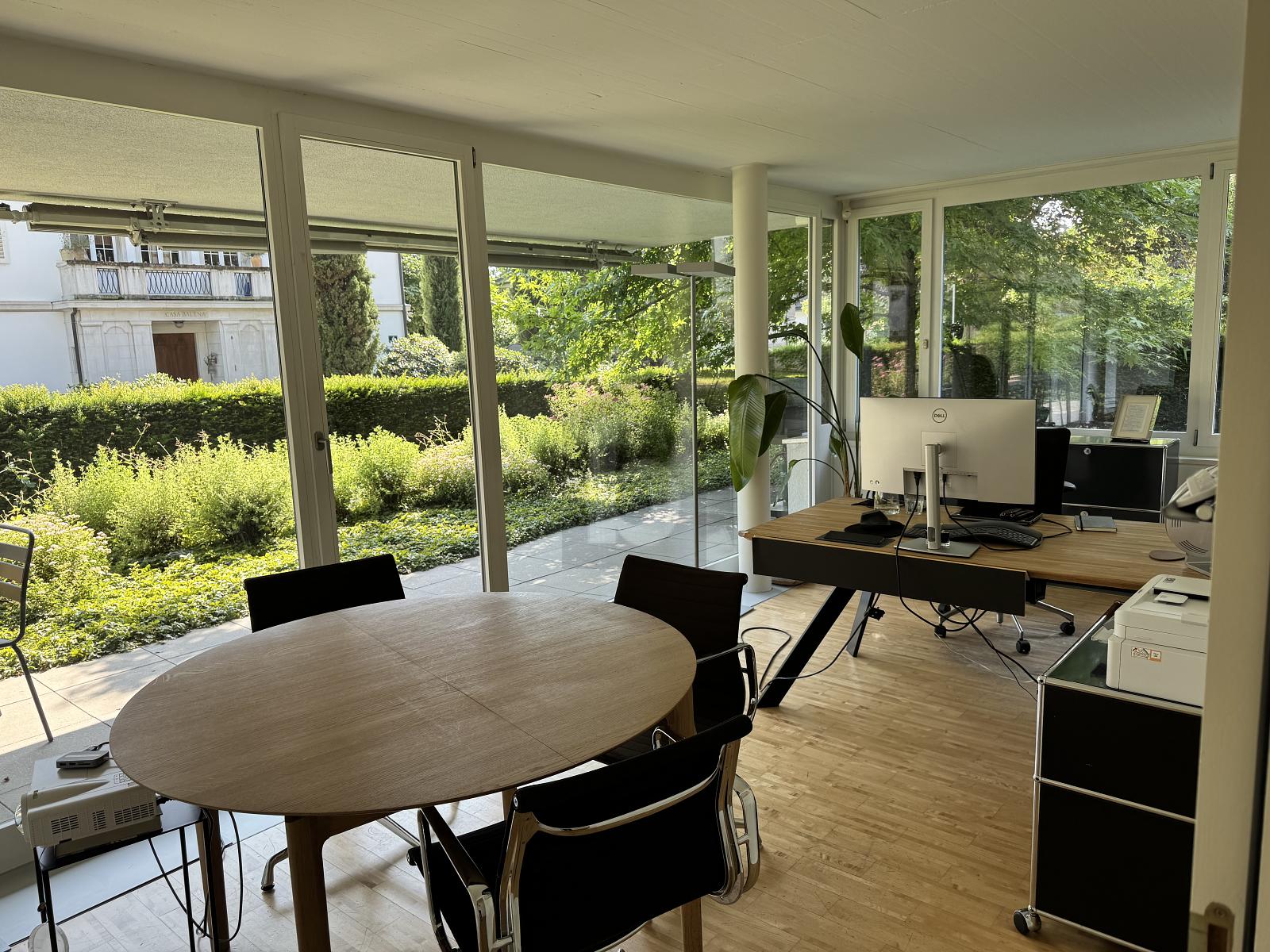 LICHTDURCHFLUTET MIT PRIVATEM GARTEN - 0