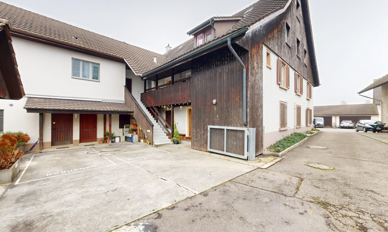 4.5-Zimmer-Wohnung mit Chalet Flair - 1