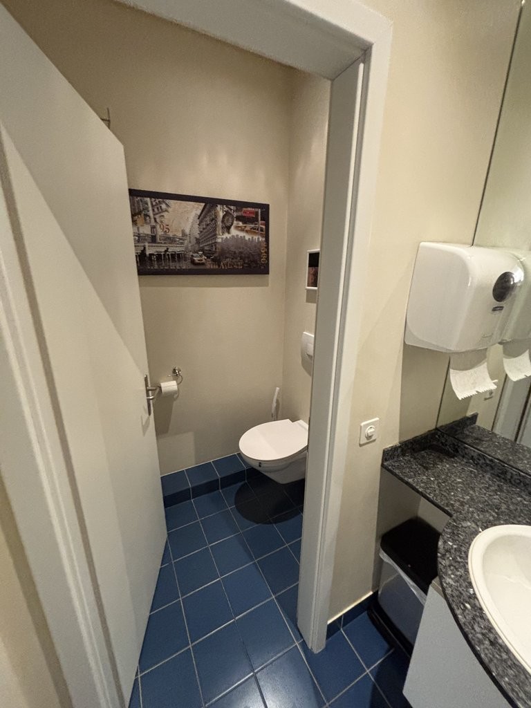 A saisir ! Superbe surface de bureau lumineuse dans bâtiment mixte - 2