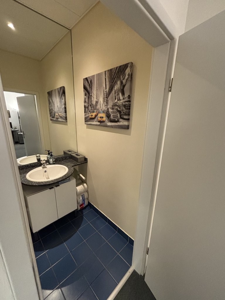 A saisir ! Superbe surface de bureau lumineuse dans bâtiment mixte - 3