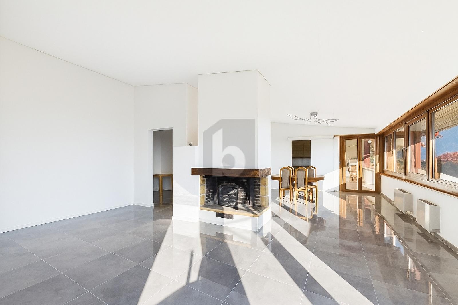 ENTIÈREMENT RÉNOVÉ ET MEUBLÉ, VUE IMPRENABLE - 2