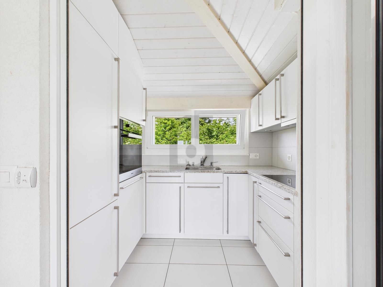 ESPACE LUMINEUX ET MEUBLÉ - 2