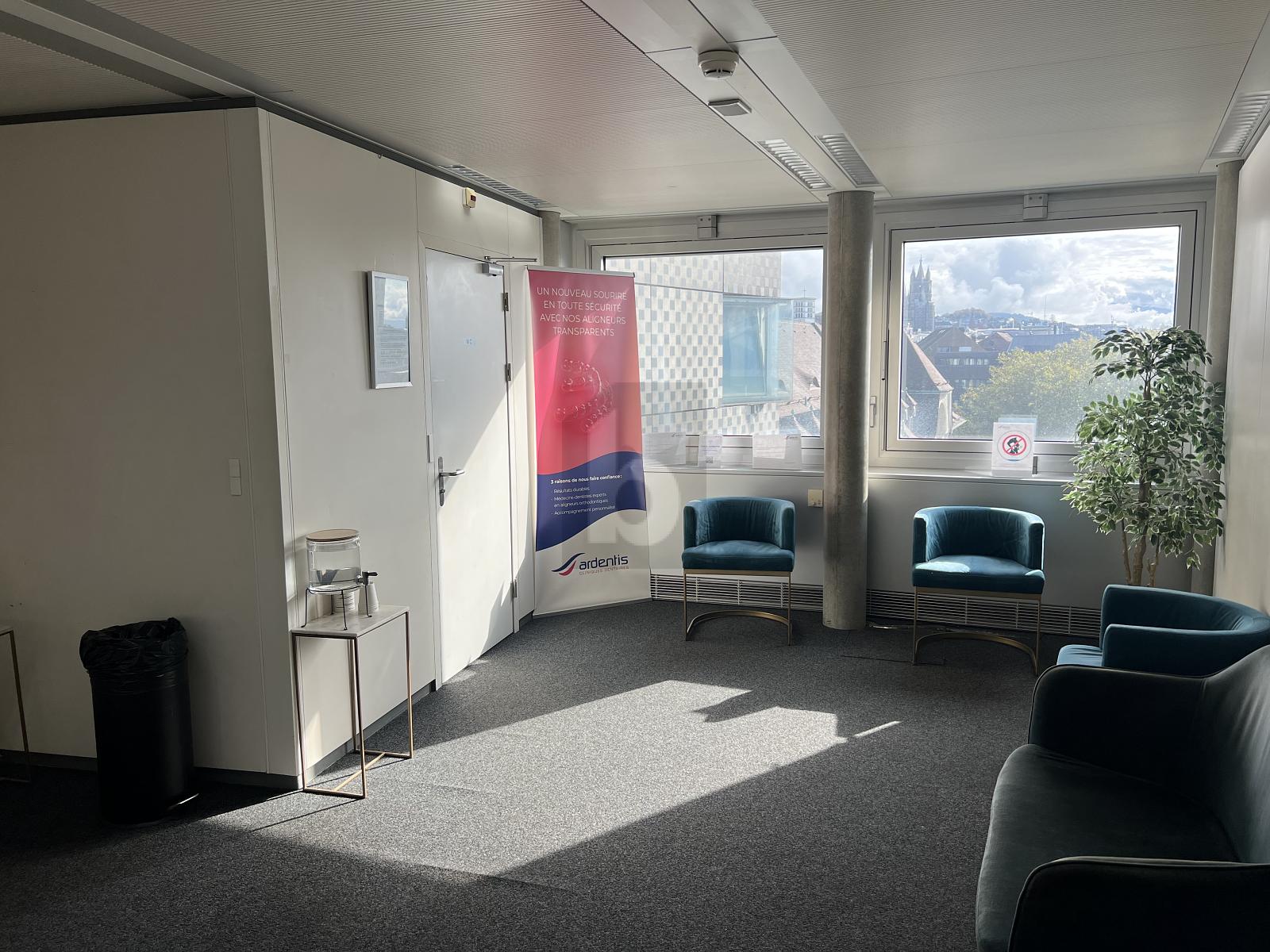 BUREAUX LUMINEUX SUR LA PLACE CHAUDERON ! - 3