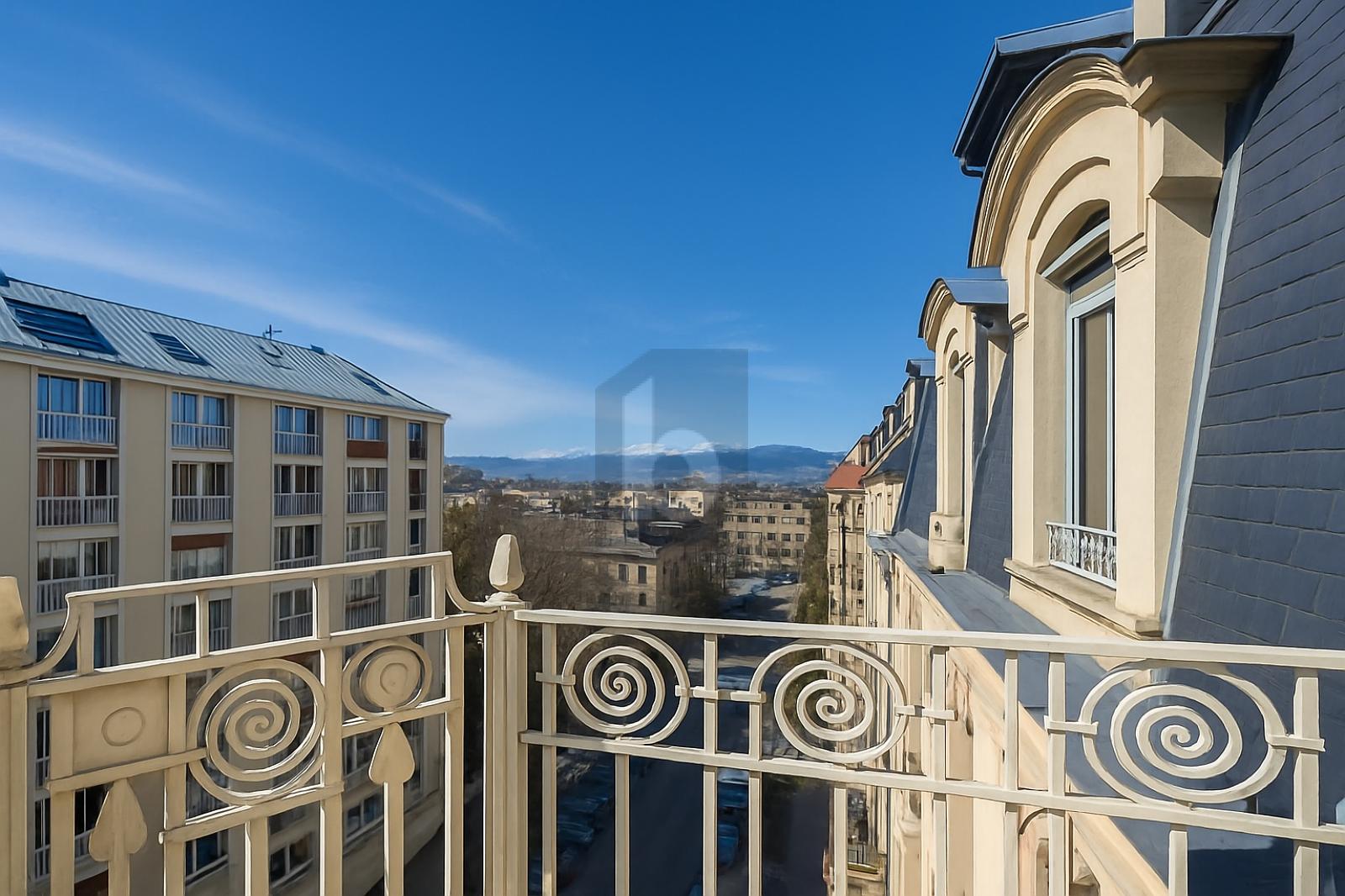 HAUSSMANNIEN ET DE STANDING AVEC VUE À CHAMPEL - 0