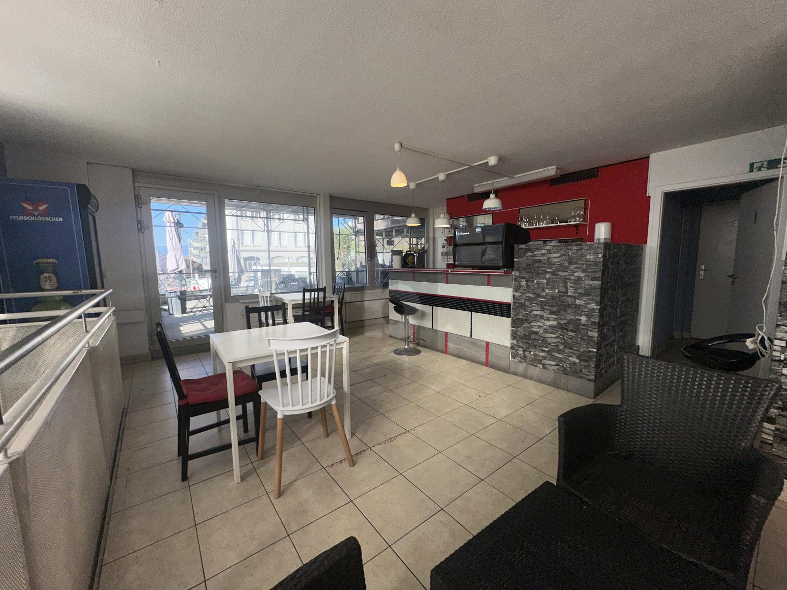 CHARMANT ET CENTRAL AVEC UNE CLIENTÈLE D'HABITUÉS - 2