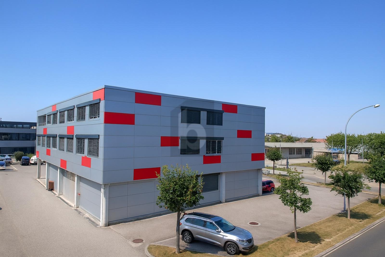 MODERNE ET LUMINEUX AUX AVOUILLONS - 0