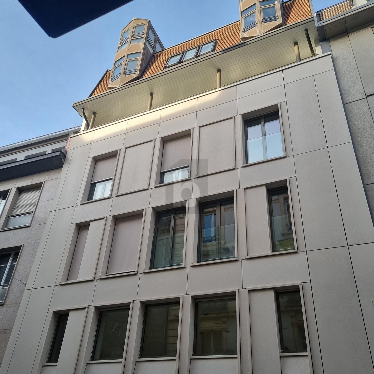 VUE IMPRENABLE EN PLEIN CENTRE - 1