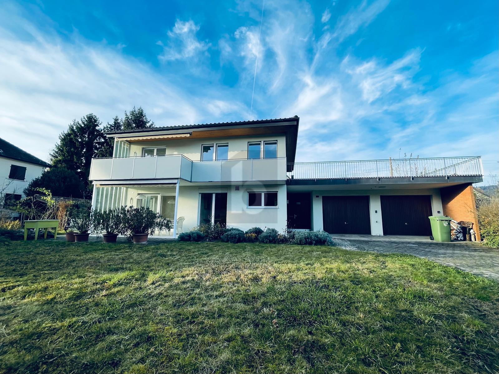 SONNIGE LAGE MIT GROSSEM GARTEN - 0