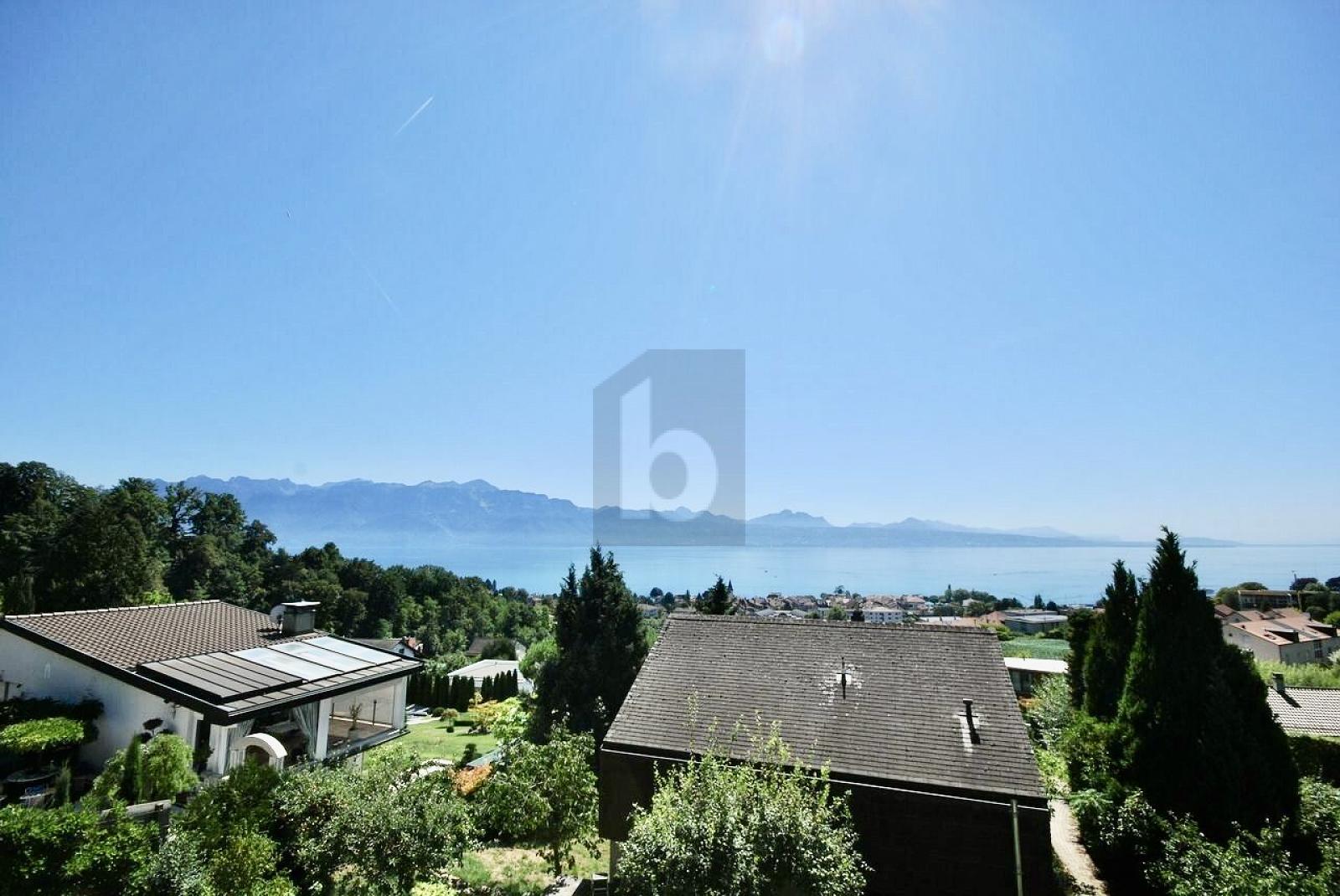 SPLENDIDE, DE HAUT STANDING AVEC MAGNIFIQUE VUE LAC - 0