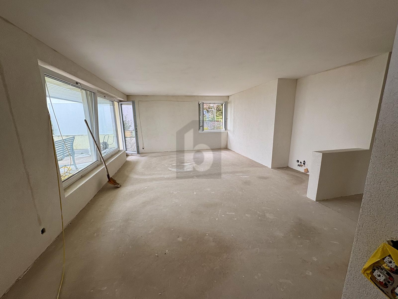 FRISCH RENOVIERT MIT WUNDERBARER AUSSICHT - 3