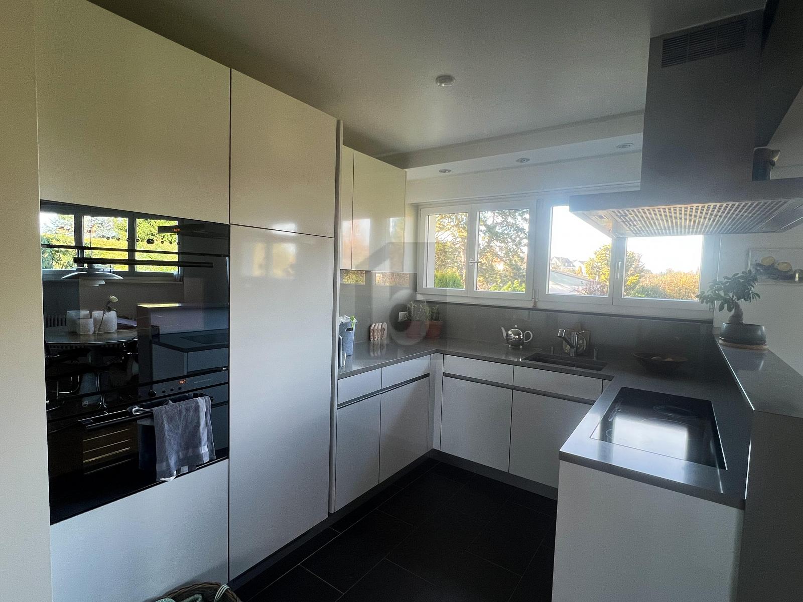 HOCHWERTIG MÖBLIERTE WOHNOASE AN RUHIGER LAGE - 2