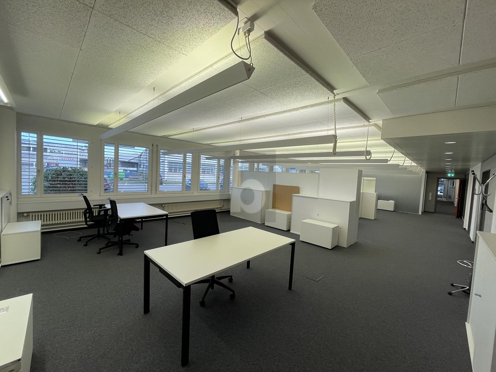 GROSS UND HELL AN ZENTRALER LAGE - 1