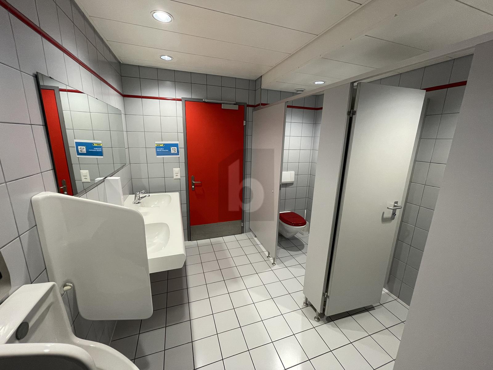 GROSS UND HELL AN ZENTRALER LAGE - 2