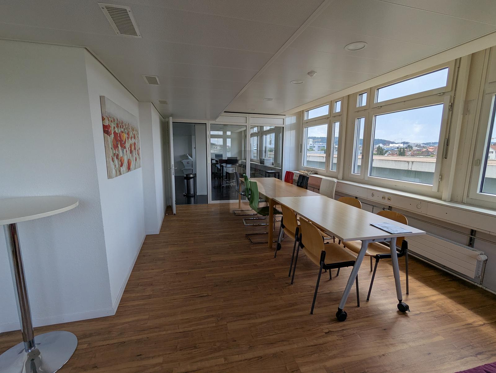 FLEXIBEL MIT EMPFANG, TERRASSE UND WARENLIFT - 2