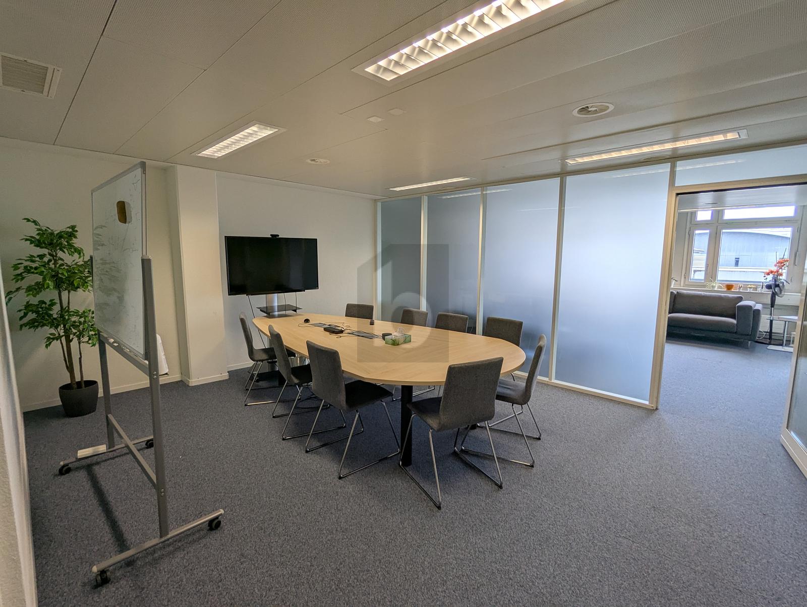 FLEXIBEL MIT EMPFANG, TERRASSE UND WARENLIFT - 3