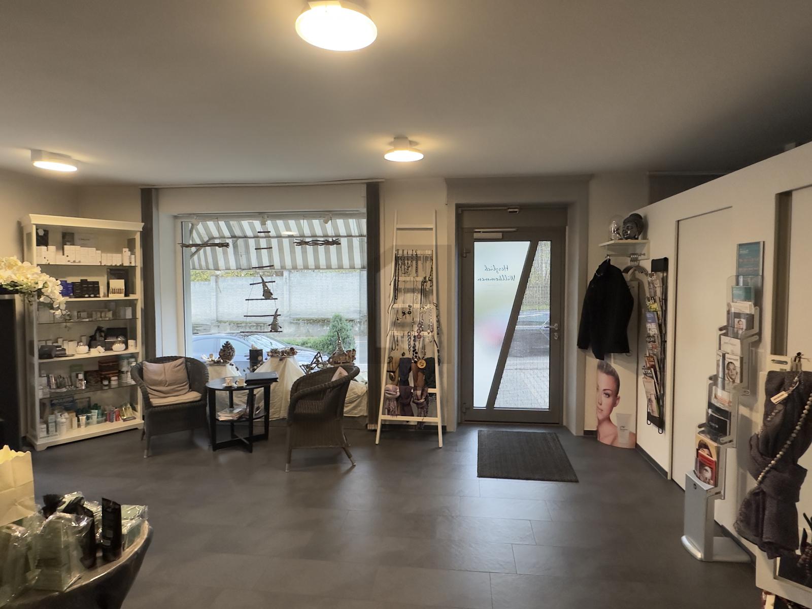 IM REPRÄSENTATIVEN JUGENDSTIL MIT PARKPLÄTZEN - 1