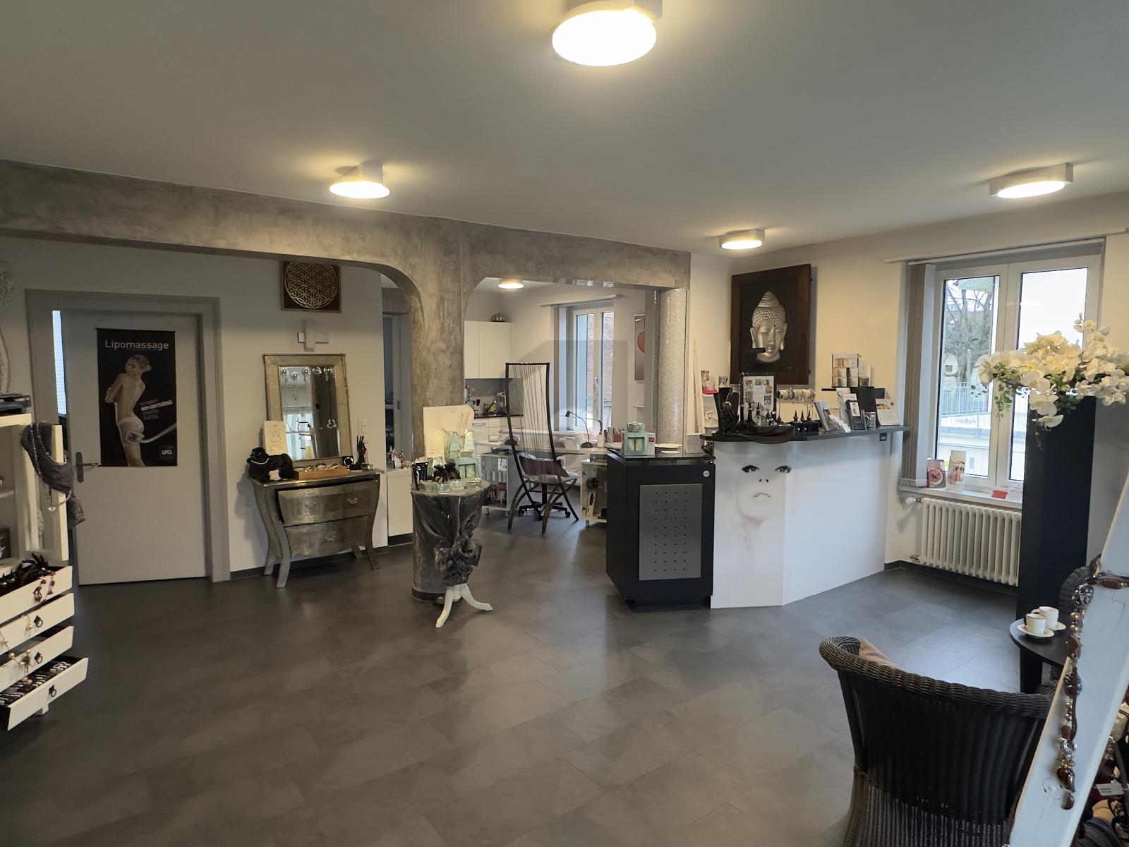 IM REPRÄSENTATIVEN JUGENDSTIL MIT PARKPLÄTZEN - 2